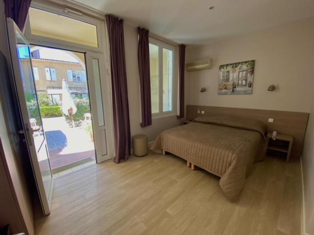 Hotel Beau Rivage Le Lavandou Exteriör bild