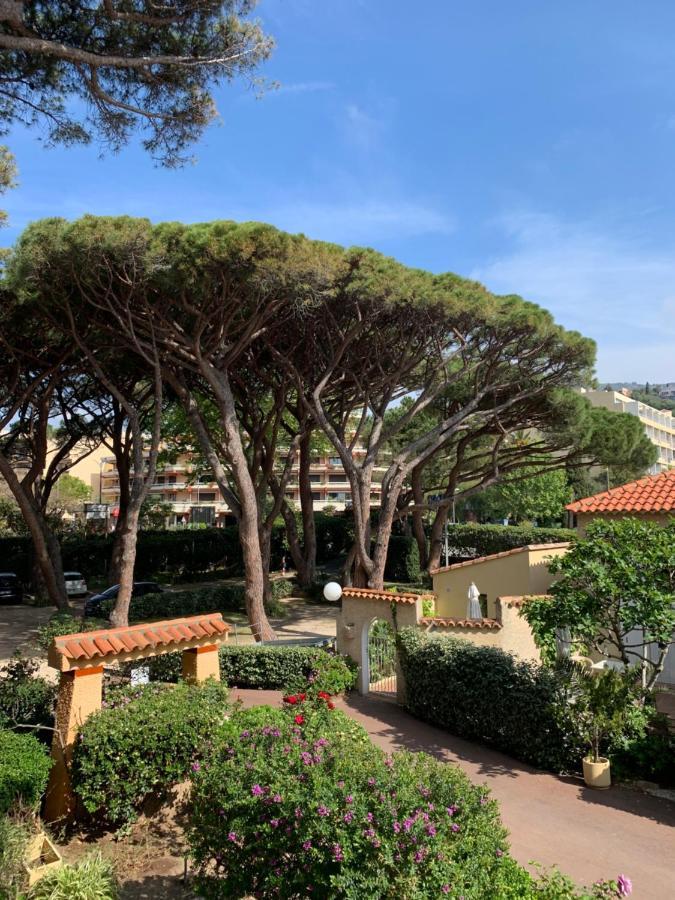 Hotel Beau Rivage Le Lavandou Exteriör bild