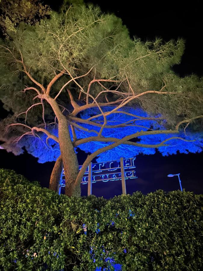 Hotel Beau Rivage Le Lavandou Exteriör bild