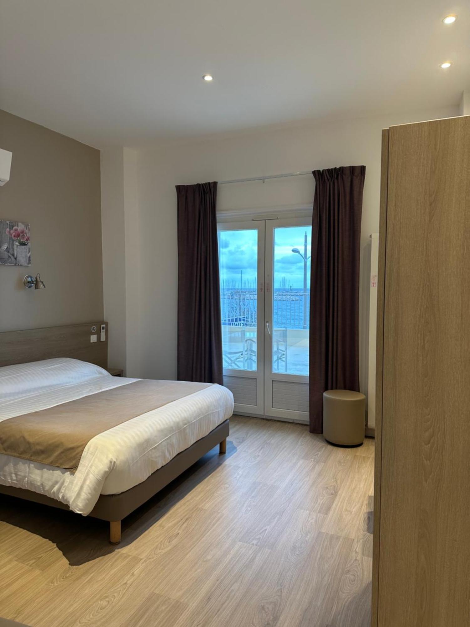 Hotel Beau Rivage Le Lavandou Exteriör bild