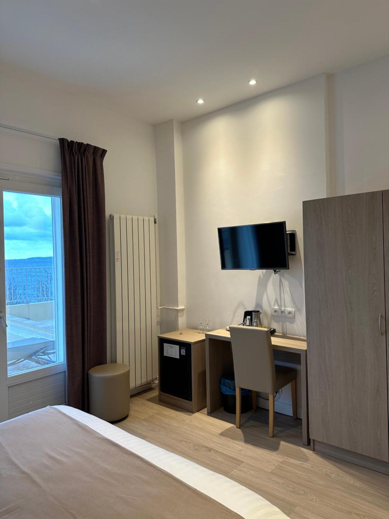 Hotel Beau Rivage Le Lavandou Exteriör bild