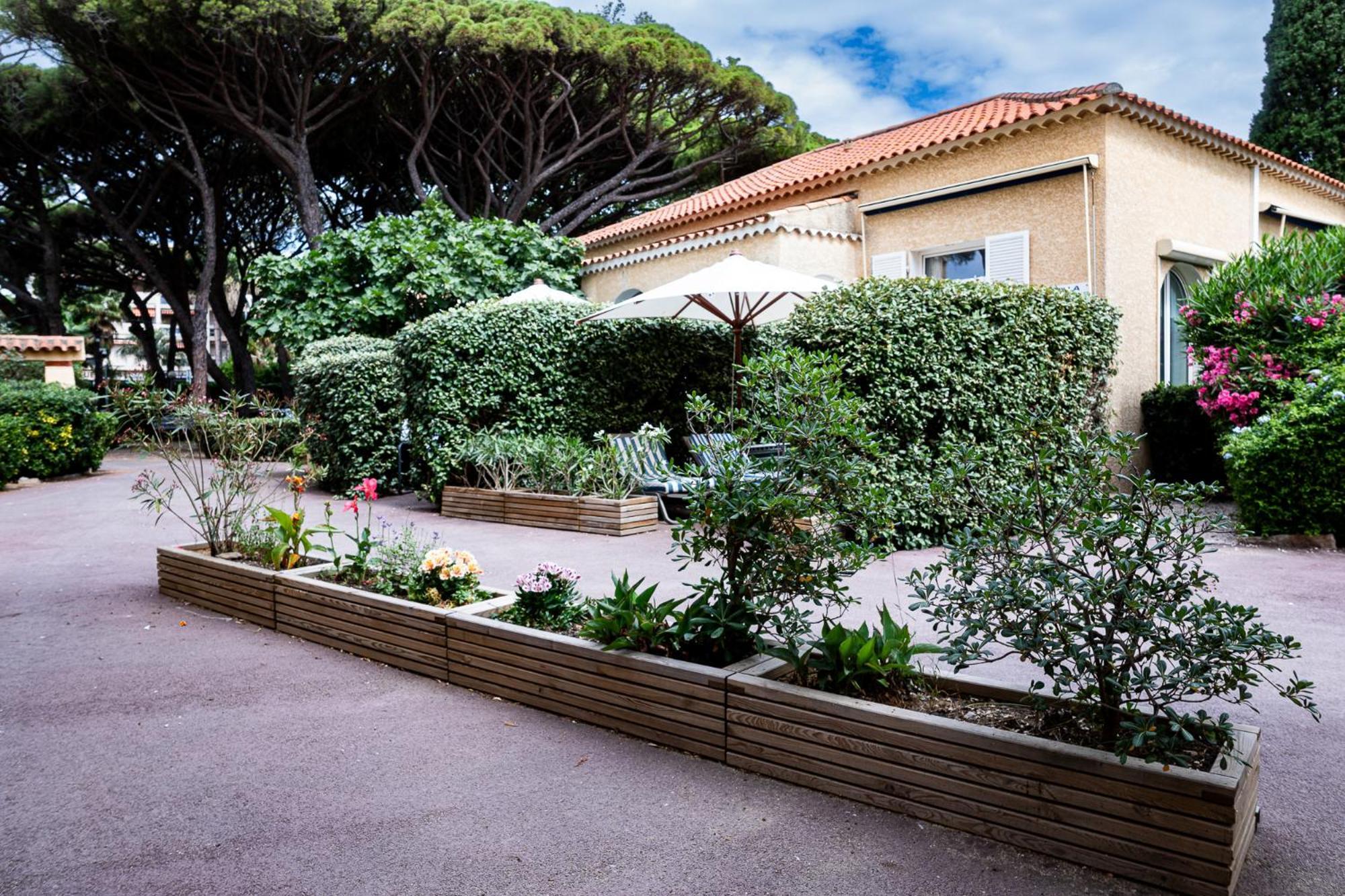 Hotel Beau Rivage Le Lavandou Exteriör bild