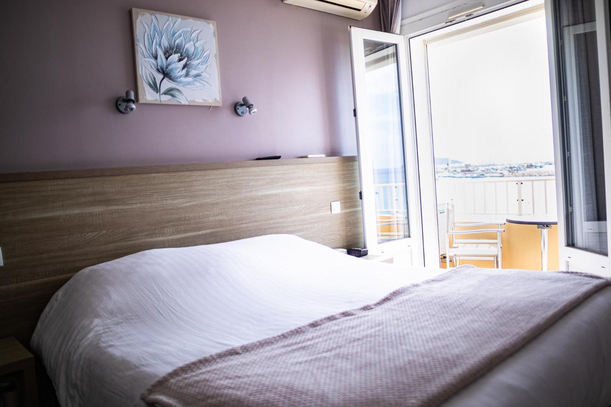 Hotel Beau Rivage Le Lavandou Exteriör bild