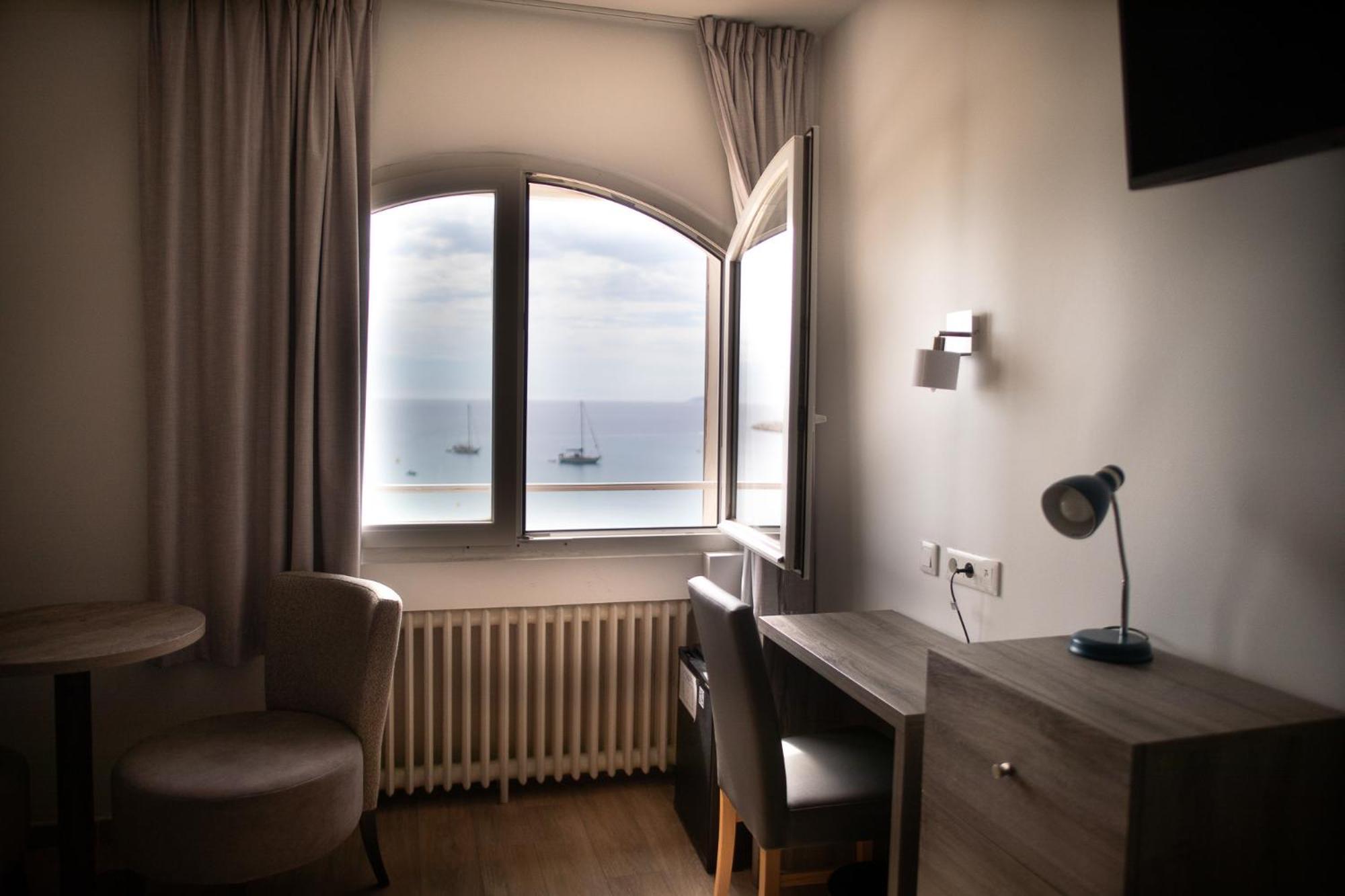 Hotel Beau Rivage Le Lavandou Exteriör bild