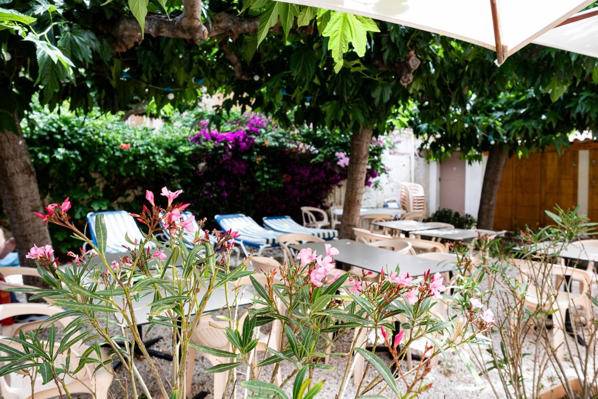 Hotel Beau Rivage Le Lavandou Exteriör bild