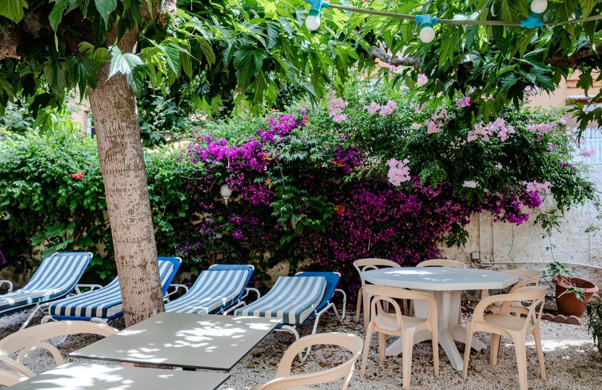 Hotel Beau Rivage Le Lavandou Exteriör bild