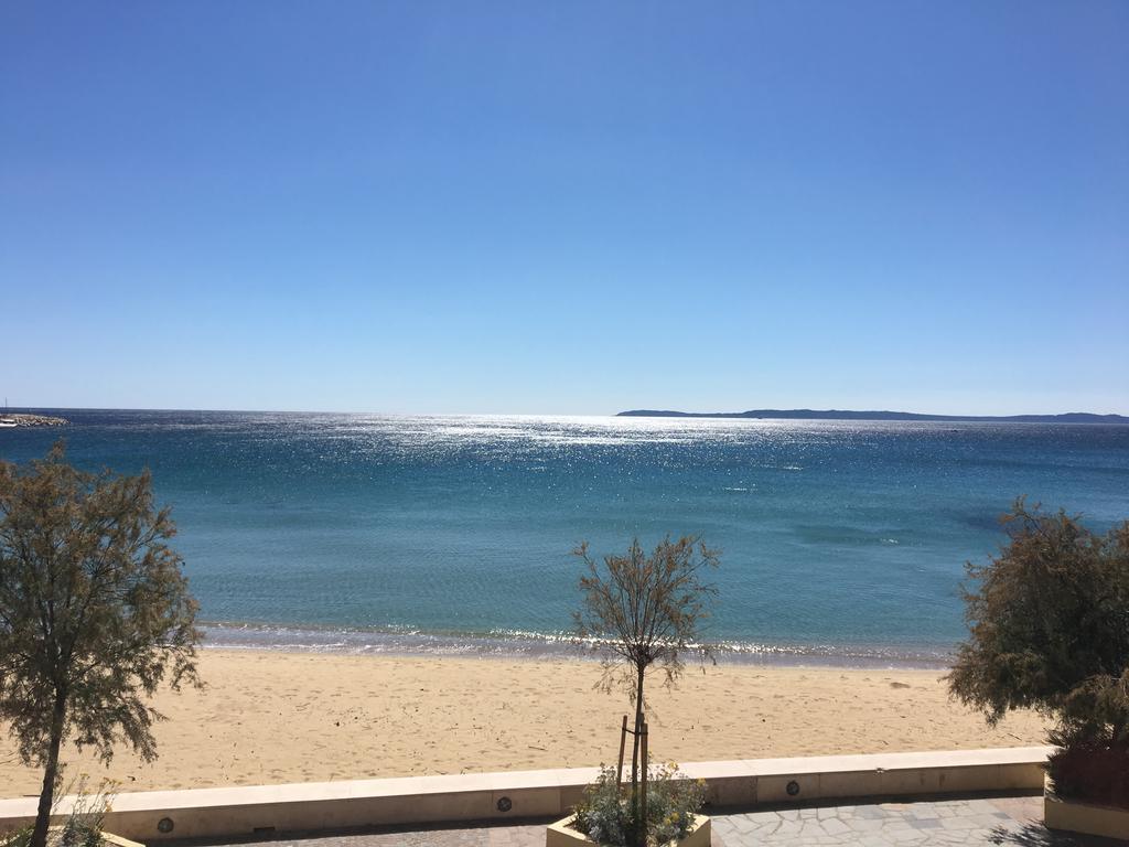 Hotel Beau Rivage Le Lavandou Exteriör bild